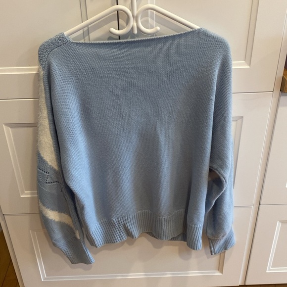 Light Blue & White long sleeved V-neck Women's Sweater in size Large - Picture 3 of 12